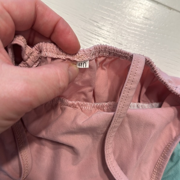 3/$15 floral romper size 90 - Picture 4 of 5